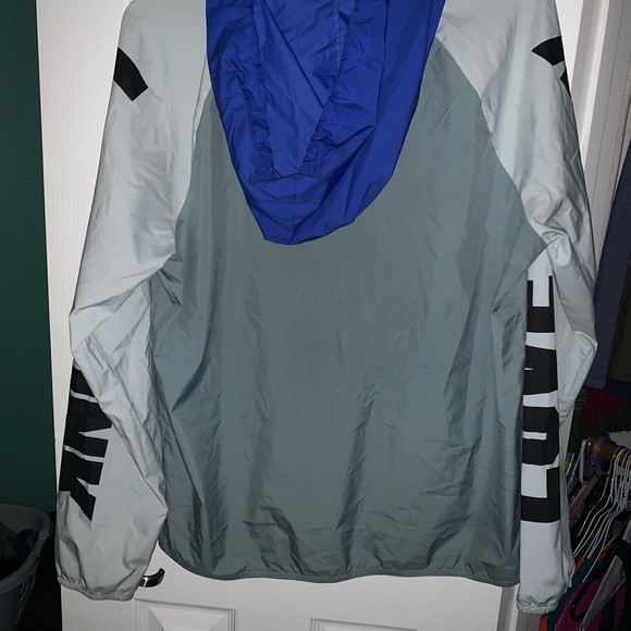 Windbreaker - Picture 2 of 6
